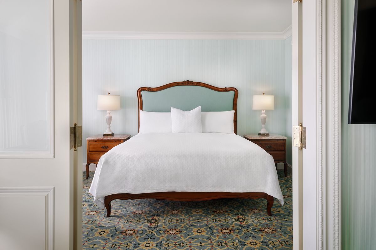 Executive King Suite bed