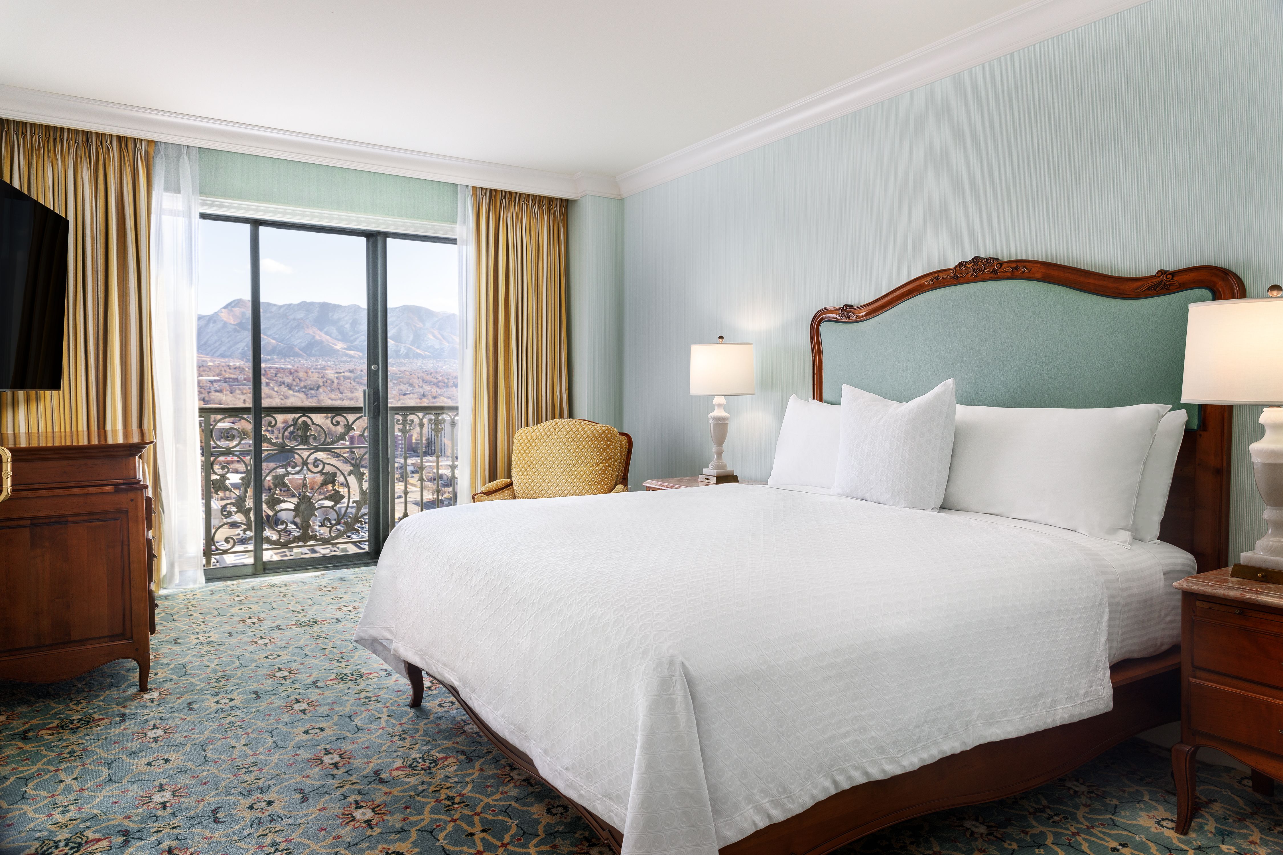 Executive Suite King bedroom