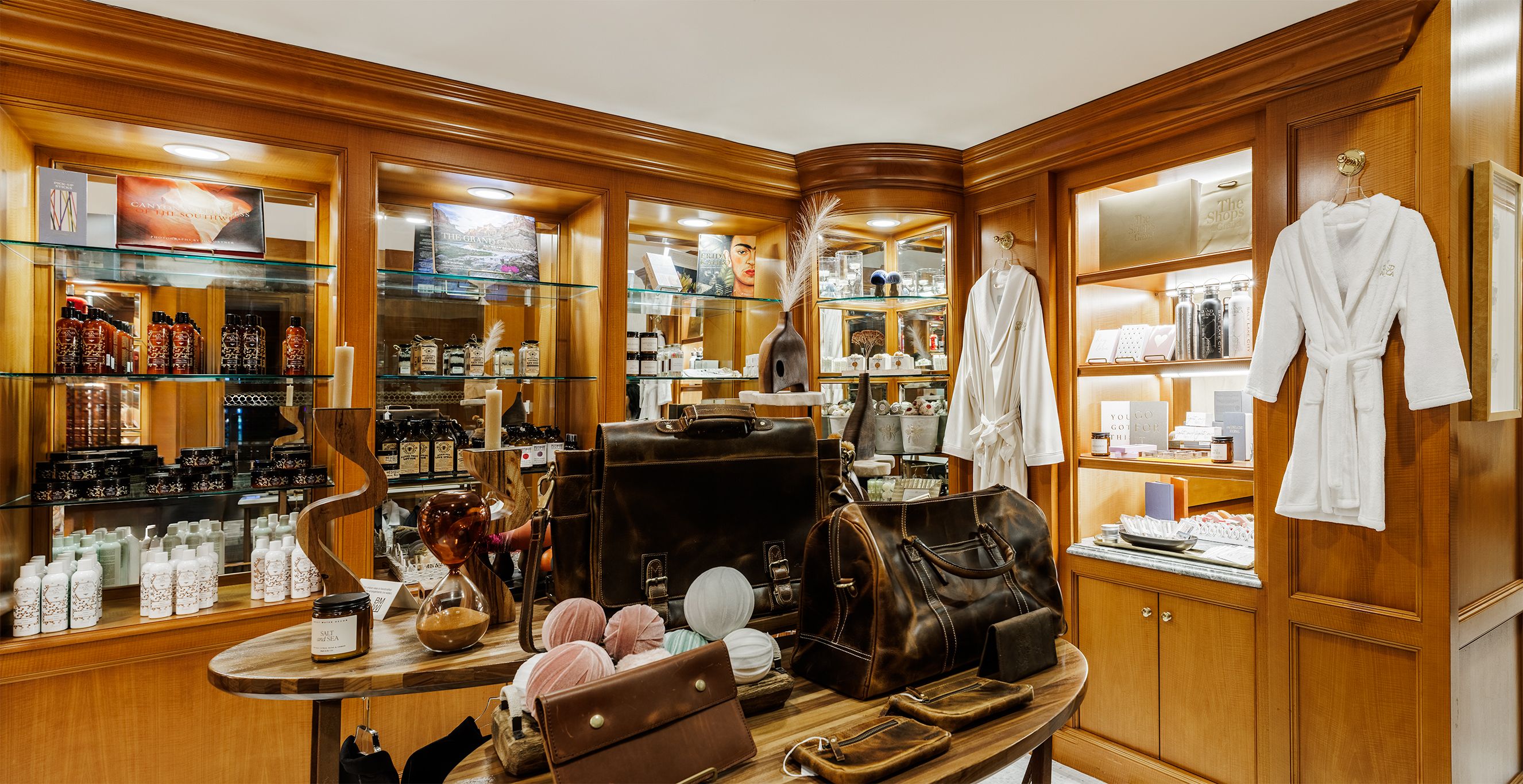 Retail shop display shelves