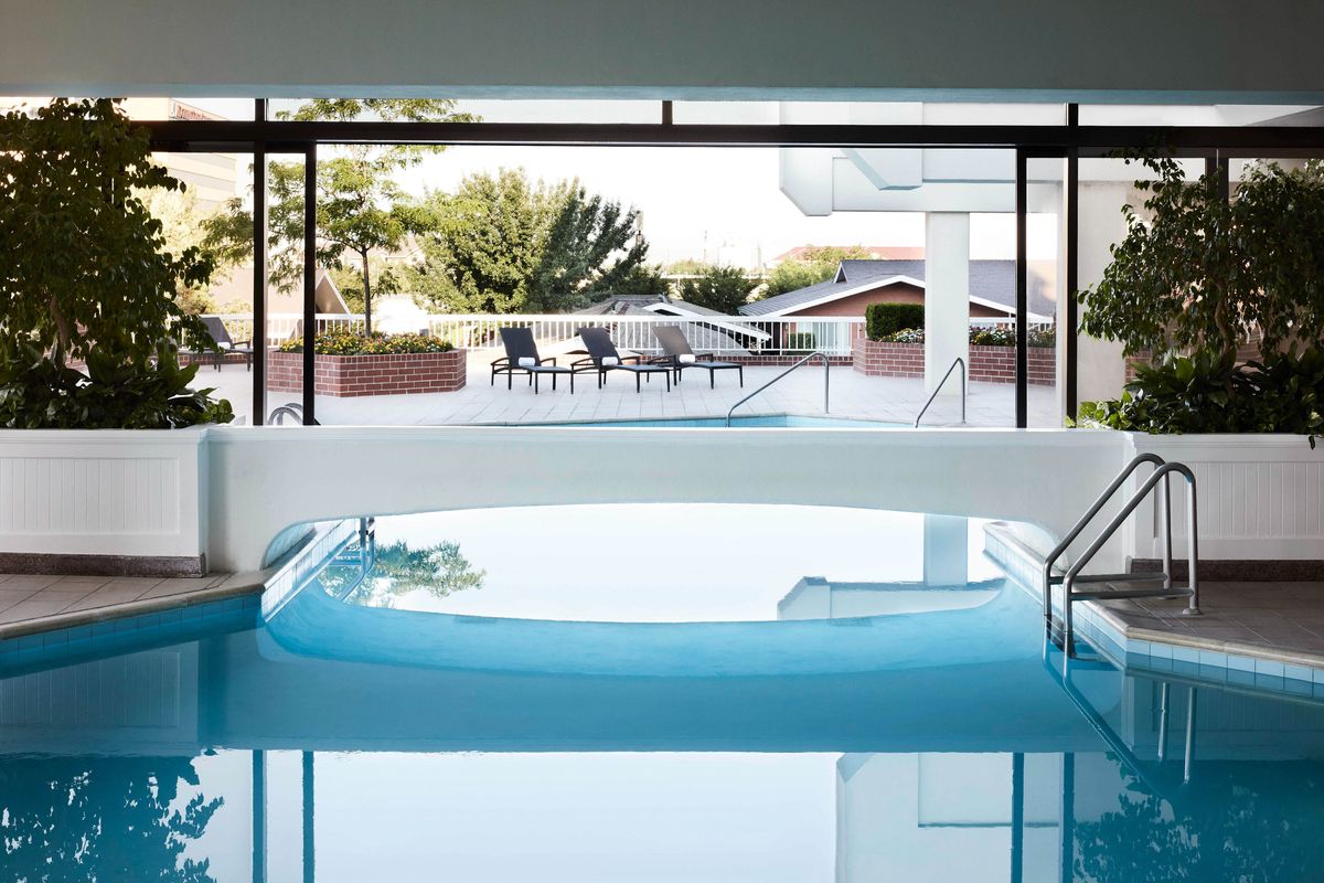 indoor-outdoor pool at little america